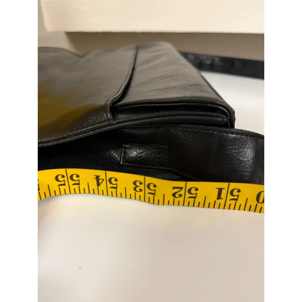 Hugo Boss Black Leather Messenger Bag Laptop Briefcase NWT Flaw Lining